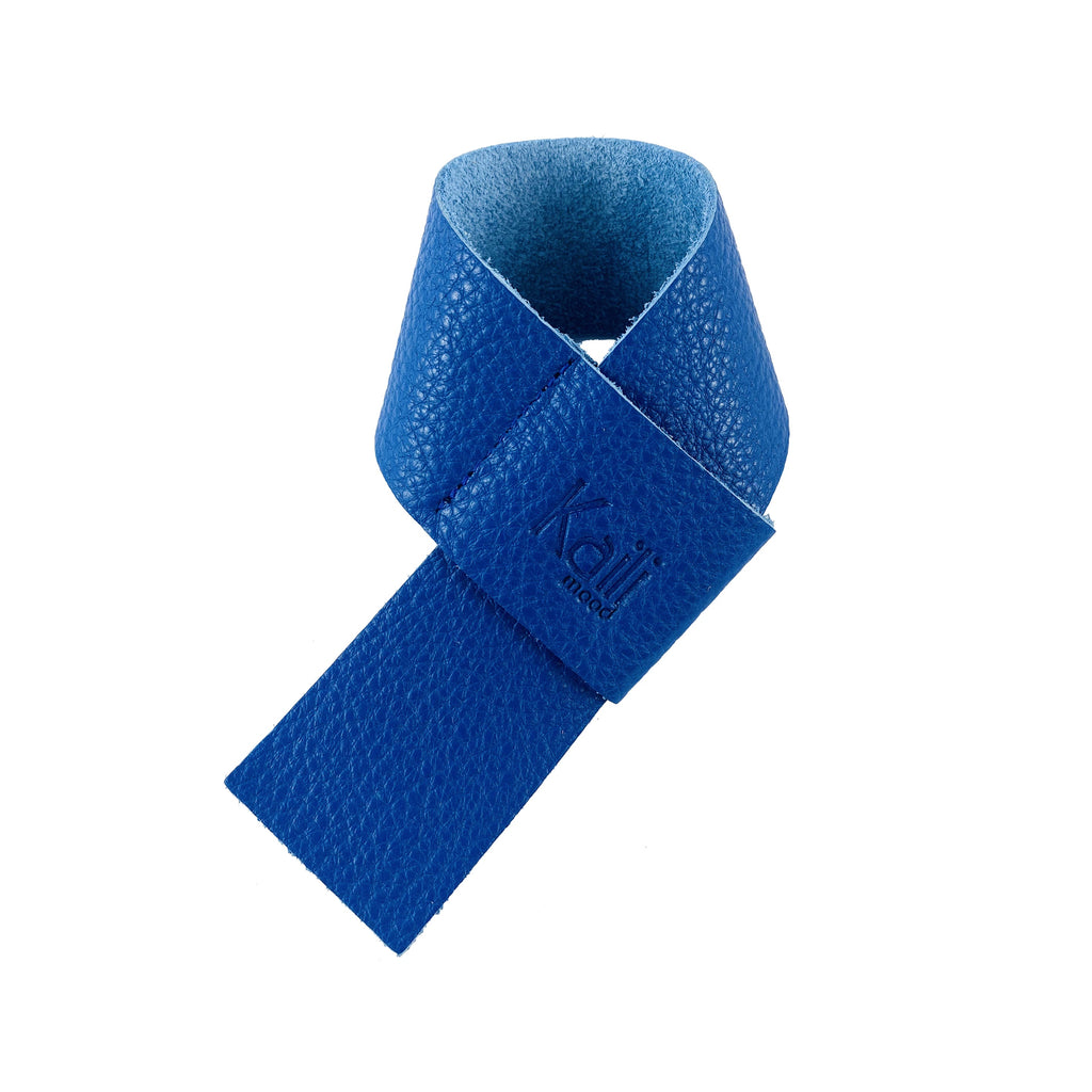 K0010DB | Bottle saver Made in Italy from genuine full grain leather, dollar grain - Blue color. Dimensions: 27 x 4 x 0.5 cm.  Packaging: rigid bottom/cover Gift Box